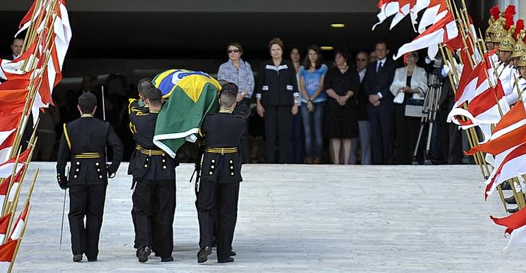 Corpo de Niemeyer é recebido pela presidente Dilma Rouseff no Palácio do Planalto - Marcello Casal Jr/ABr