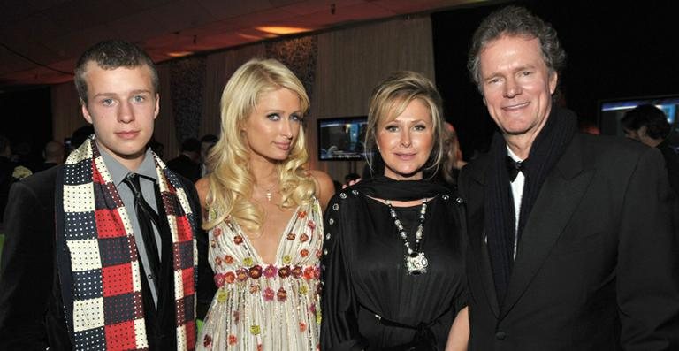 Conrad, Paris, Kathy e Rick Hilton - Getty Images