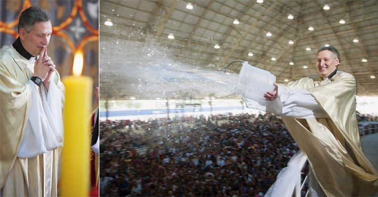 Campeão de vendas de CDs, DVDs e livros, o padre Marcelo se diverte ao jogar água benta em baldes nos fiéis. - Marco Pinto/Savona