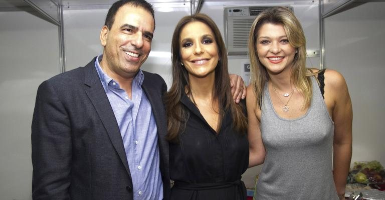 Ivete Sangalo faz show em BH e é tietada por Amos Genish e sua Heloísa Becker. - -