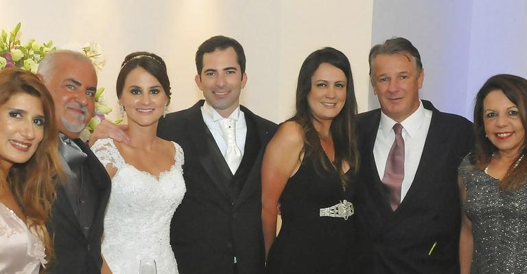 Jocilene Ribeiro e Tadeu Ribeiro abençoam em SP boda de Michele e Daniel Campos, com Pricila e Pedro Menin e Maria Emília Genovesi. - -