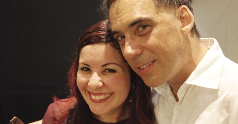 Alessandra Santos e Arnaldo Antunes lançam Arnaldo Canibal Antunes, biografia sobre a carreira do músico escrita por ela, em SP. - -