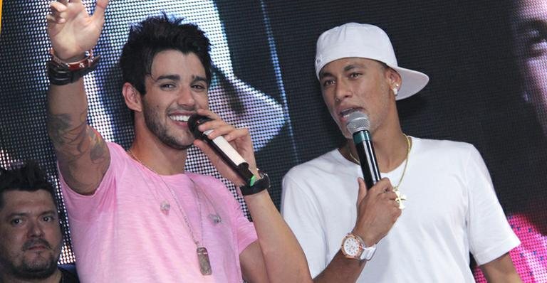 Neymar canta com Gusttavo Lima em Balneário Camburiú - Guilherme Fernandes/Divulgação