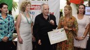 Martins agradece homenagem entre Paula, Ivone, Neusa e Rita. - -