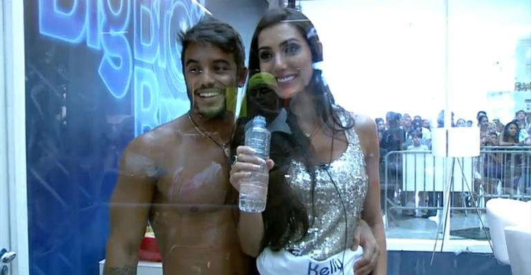 Kelly e André conversam na Casa de Vidro, do BBB 13 - Reprodução