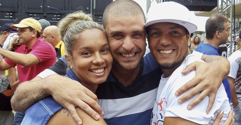 Milena Nogueira e o eleito, Diogo Nogueira, apoiam arrecadação de brinquedos com o cantor Belo, no Rio. - -