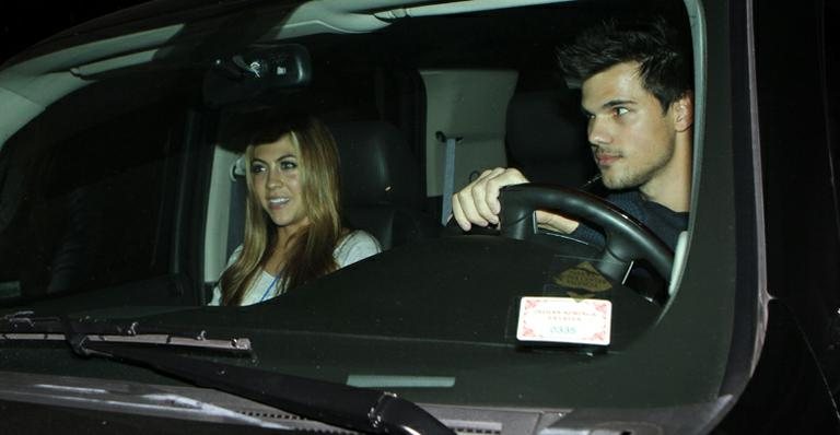 Sara Hicks e Taylor Lautner - Splash News