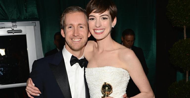 Anne Hathaway e o marido, Adam Schulman, no Globo de Ouro 2013 - Getty Images