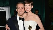 Anne Hathaway e o marido, Adam Schulman, no Globo de Ouro 2013 - Getty Images