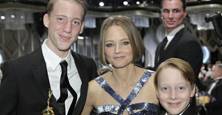 Jodie Foster e os filhos, Charles e Kit, no Globo de Ouro 2013 - Reprodução/ NBC