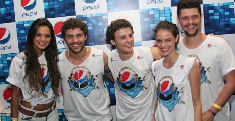 Bruna Marquezine, Fernando Roncato, Miguel Roncato, Laura Neiva e Felipe Solari - Uran Rodrigues