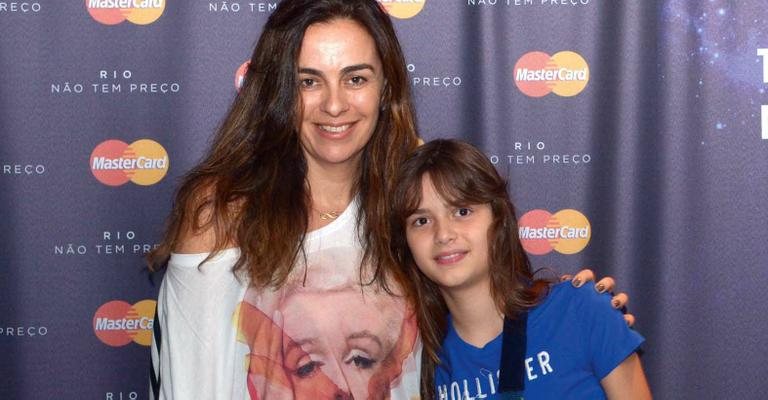 Susana Garcia e a filha, Luisa Capri, curtem noite lúdica no Planetário do Rio. - -