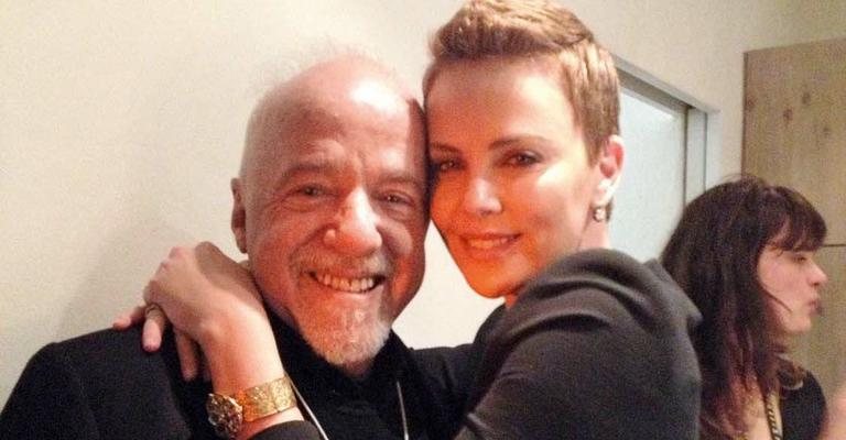 Paulo Coelho e Charlize - -