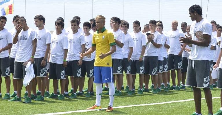 Neymar em evento para apresentar novo uniforme da seleção - André Muzell/AgNews