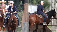 Justin Bieber realiza passeio a cavalo em Los Angeles - The Grosby Group