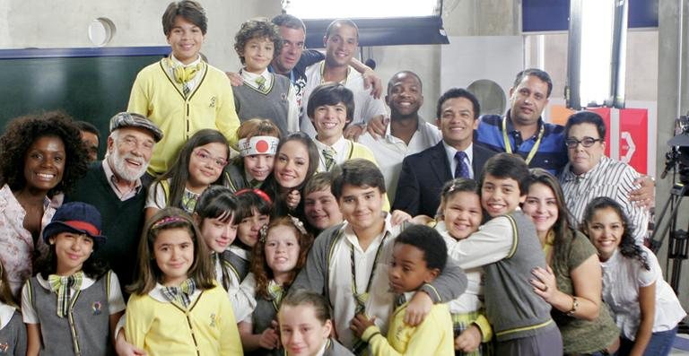 Elenco de 'Carrossel' em cena no cenário da Escola Mundial - Divulgação/ SBT