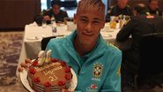 Neymar faz aniversário e ganha bolo na Seleção Brasileira - Mowa Press