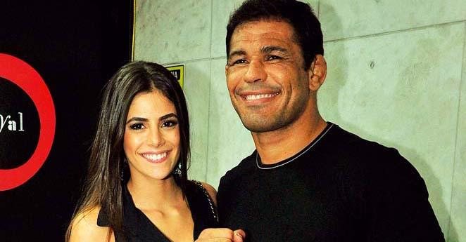 Após luta do UFC, em SP, Giovanna Paino e o eleito, a estrela do MMA Rodrigo Minotauro, curtem festa. - -