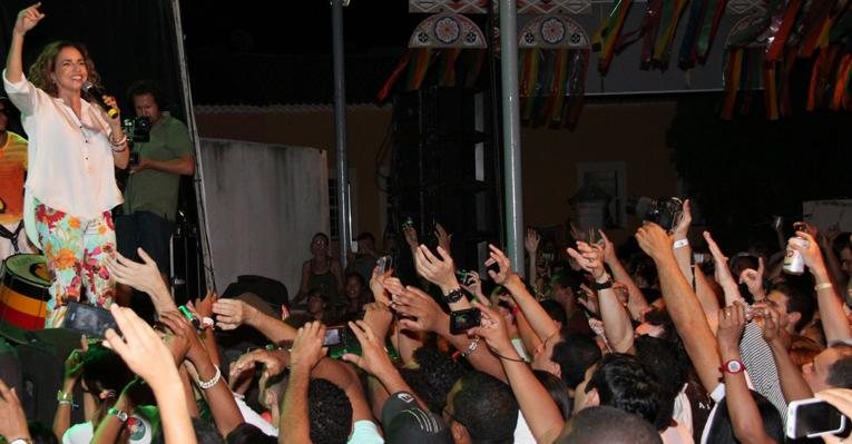 Daniela Mercury canta com Olodum em Salvador - Wallace Barbosa, Daniel Delmiro e Gabriel Rangel/AgNews