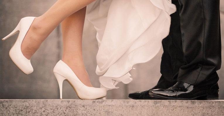 Selecionamos alguns modelos de sandálias e sapatos para você arrasar no dia do casamento! - Shutterstock