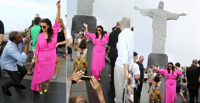 Kim Kardashian visita o Cristo Redentor e faz pose para o noivo, Kanye West - Gabriel Reis/ AgNews