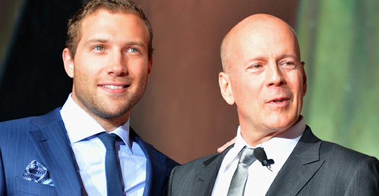 Jai Courtney e Bruce Willis - Getty Images