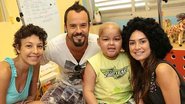 Thaila Ayala e Paulinho Vilhena no hospital - Divulgação