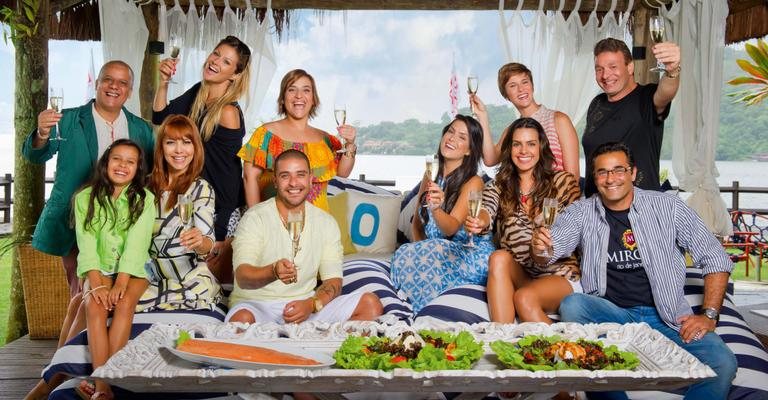 O casal Mario Meirelles e Simone Soares com a filha,Luana, Ellen Jabour, Simone Gutierrez e Diogo Nogueira.. ... Débora Lyra, Lívia Rossy e Luciano Szafir, sentados, com Dani Moreno e o empresário gastronômico Carlos Iglesias. - Cadu Pilotto e Ivan Faria