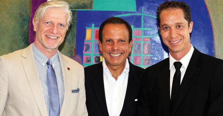 Stefan Maria Gast e João Doria Jr. saúdam Cristiano Piquet, que presidirá Grupo de Líderes Empresariais, Lide, nos Estados Unidos. - -