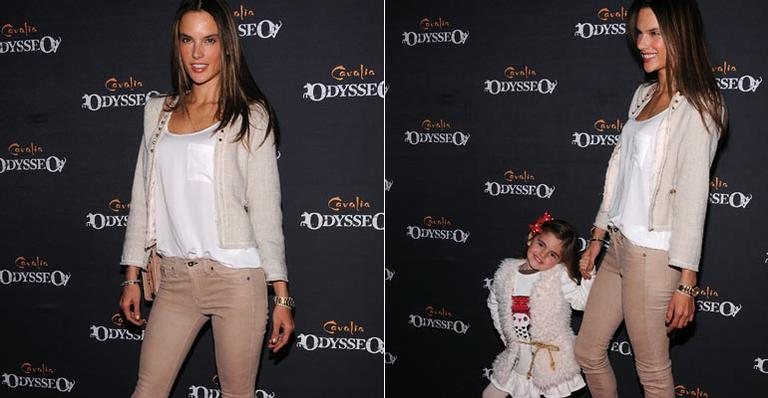 Anja faz pose em evento ao lado da mãe, Alessandra Ambrosio - Getty Images