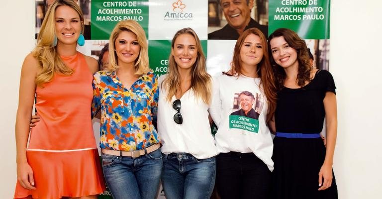 Entre Letícia Birkheuer, Ana Kariny, Mariah Rocha e Julia Fajardo, Antonia Fontenelle inaugura centro de acolhimento. - Ivan Faria