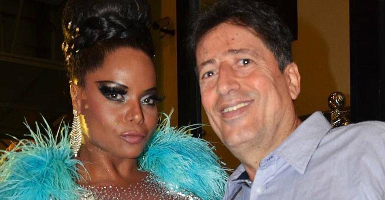 Adriana Bombom fala a Surrey Youssef para a atração da Net e TVA, em SP. - -