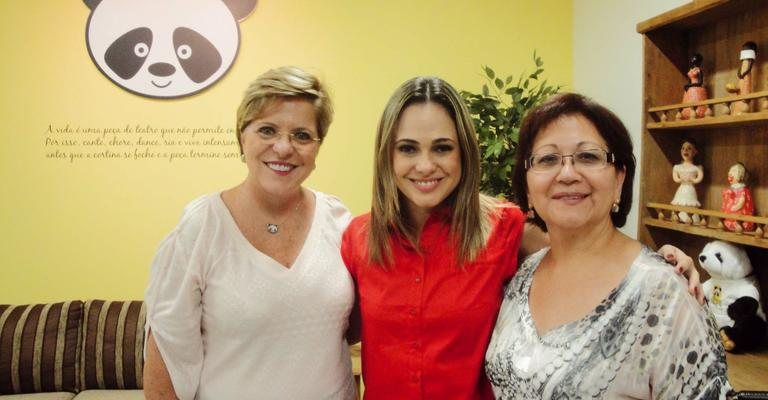 Cristiane Toledo, ao centro, entrevista Cláudia Bonfiglioli e Izilda Moribe, ambas da Casa Hope, para a atração da RedeTV!, em São Paulo. - -