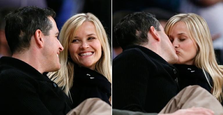 Reese Witherspoon vive clima de romance com o marido, Jim Toth, em jogo da NBA - Reuters