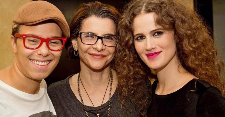 Em SP, Maria Gadú e Marina Lima aplaudem show da amiga Ana Cañas. - -