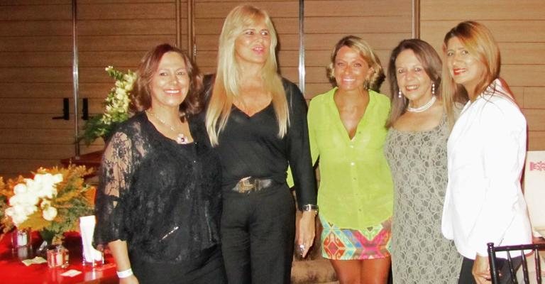 Em evento do setor, na capital paulista, Maria Nadir Camargo, Bya Barros, Sônia Azúa, Maria Emilia Genovesi e Jô Ribeiro aproveitam para colocar o papo em dia. - -