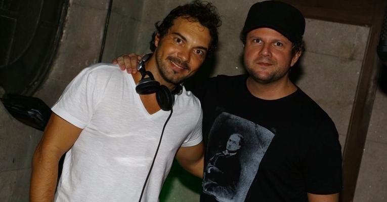 Selton Mello com o DJ Leo Paes Leme - Marcello Sá Barretto / AgNews