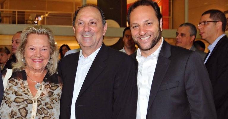 O casal Vera e Jorge Al Makul prestigia abertura da loja de decoração dos filhos Daniel - -