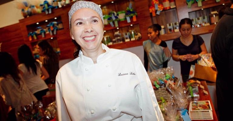 Em SP, a chef chocolatier Luciana Lobo lança linha de empresa de chocolates... - -