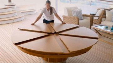 Com design de David Fletcher, a “The Fletcher Capstan Table” dobra de tamanho quando é necessário - Reprodução