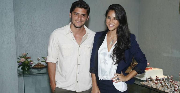 Bruno Gissoni com a namorada Yanna Lavigne - Roberto Filho/ AgNews