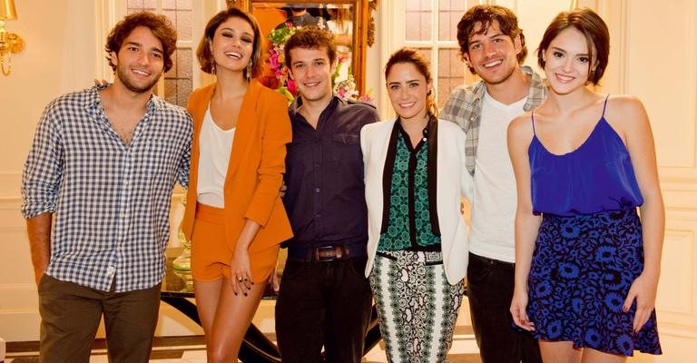 Os atores Humberto, Sophie, Jayme, Fernanda, Marco e Isabelle, todos com menos de 30 anos, no Projac, Rio. - Cadu Pilotto