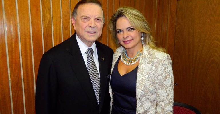 Na capital paulista, Liliane Ventura recebe José Maria Marin, da CBF, na TV Êxito. - -