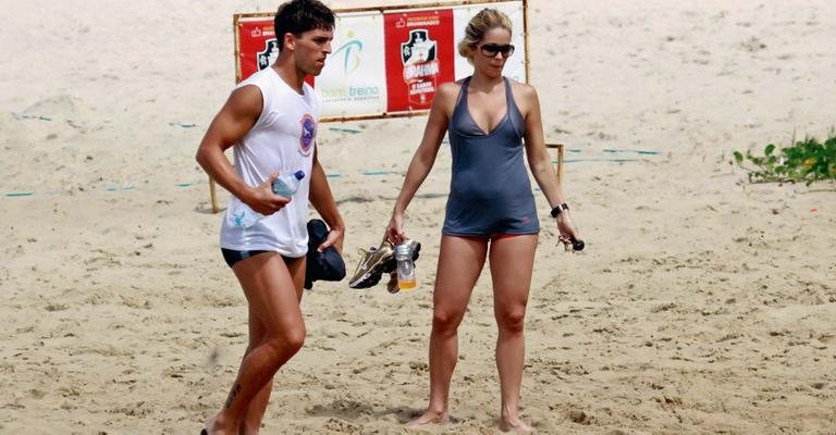 Exercícios do casal na praia. - Dilson Silva