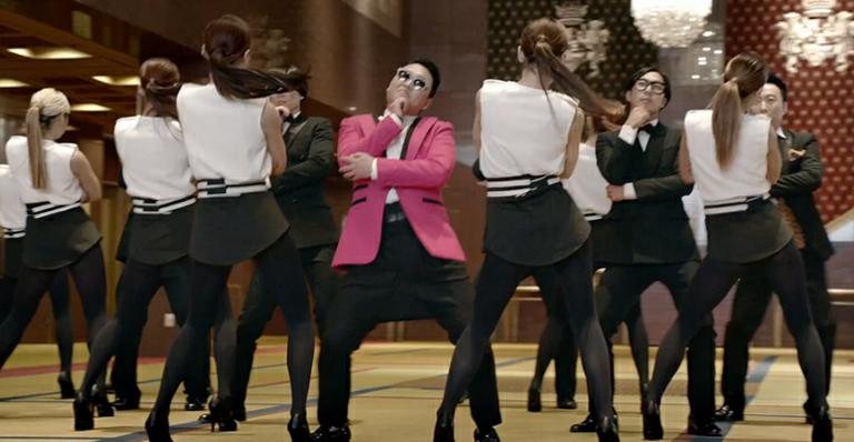 Psy faz sua 'dança arrogante' no 'Gentleman' - Reprodução