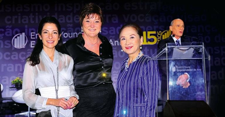 Com Sônia Hess e Chieko Aoki, ela prestigia Prêmio Empreendedor do Ano, comandado por Boechat. - Margarethe Abussamra