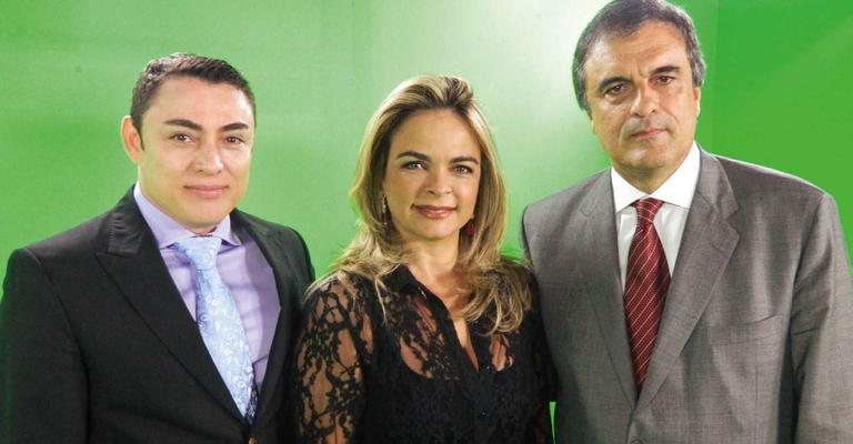 Os apresentadores Ricardo Castilho e Liliane Ventura recebem o ministro da Justiça, José Eduardo Cardozo, em programa na internet e na Net. - -