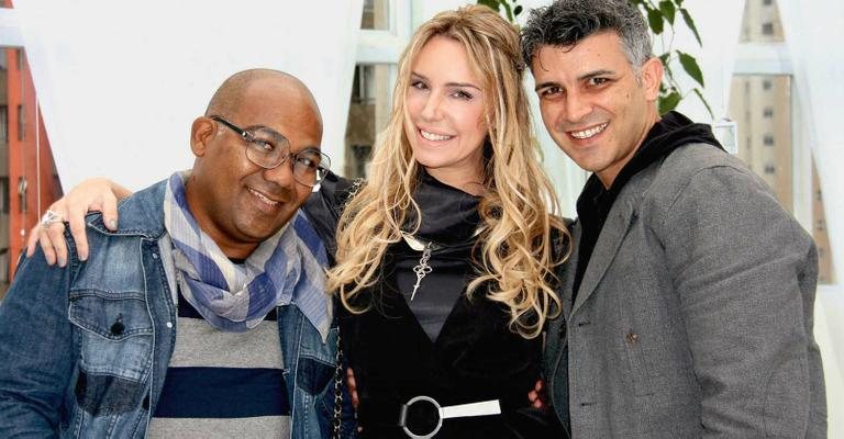 A apresentadora do Mundo Fashion, da Band, Tatjana Ceratti, faz make up com Gil Oliveira e Anderson Bueno, no bairro do Morumbi, em SP. - -