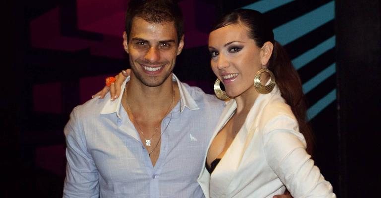 Lucas Malvacini, Mister Brasil 2011, e a cantora Soraya Naöyin se divertem em festa vip, em Belo Horizonte. - -