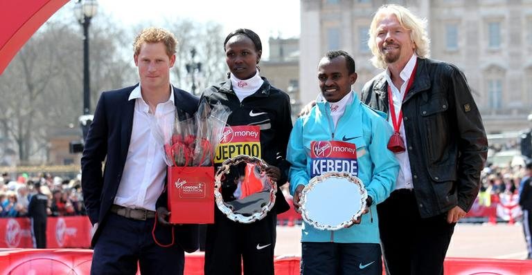 Príncipe Harry entregou os prêmios na Maratona de Londres - Getty Images